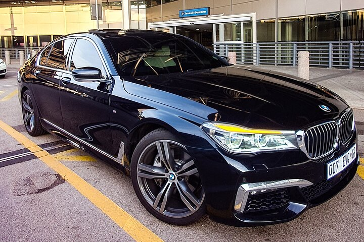 Executive Airport Transfers - OR Tambo to Sandton  - Photo 1 of 4